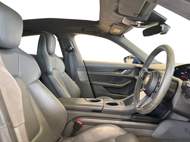 PORSCHE Taycan Photo 11