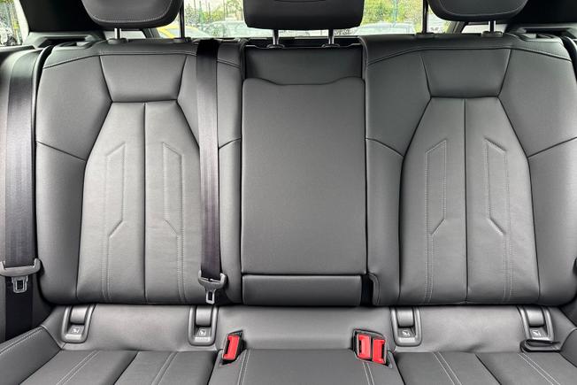 AUDI  Q4 Photo 43