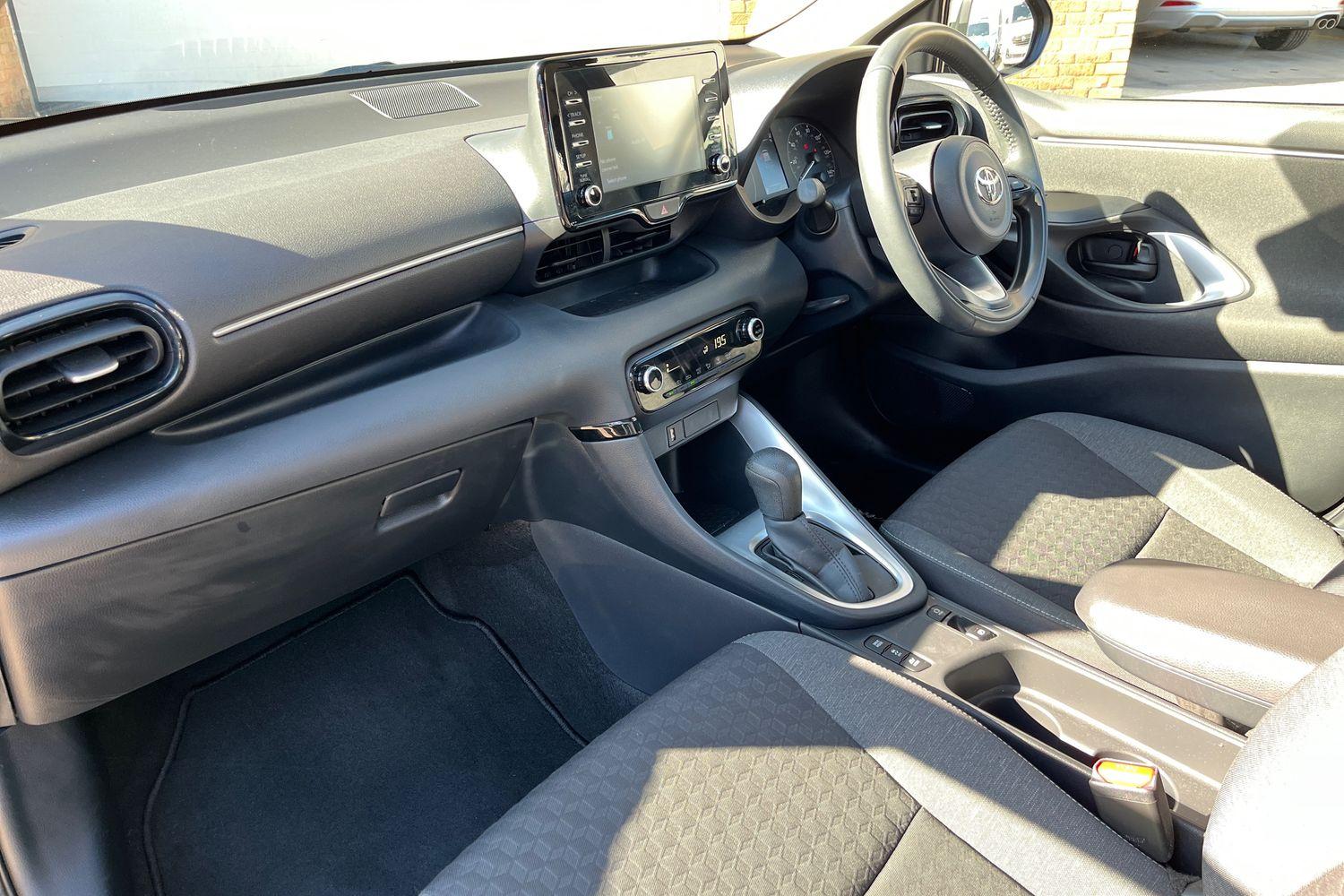 Toyota YARIS Photo 17