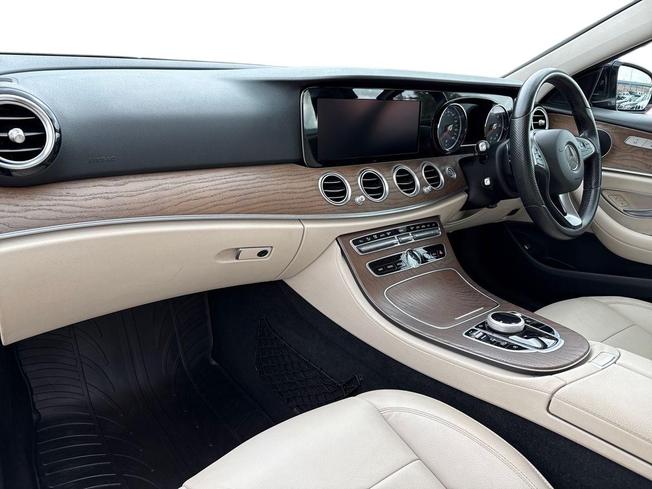 MERCEDES-BENZ E Class Photo 2