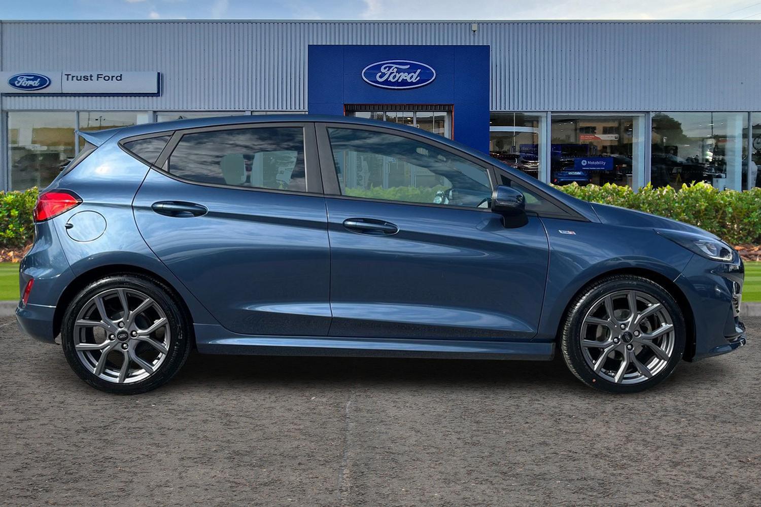 Ford FIESTA Photo 2