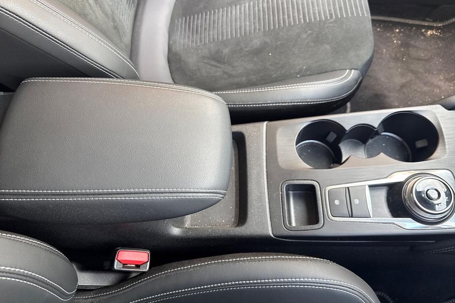 Ford KUGA Photo autoimg-667bafc816580615530fe11886c7ce3d9a85e4c4.jpg