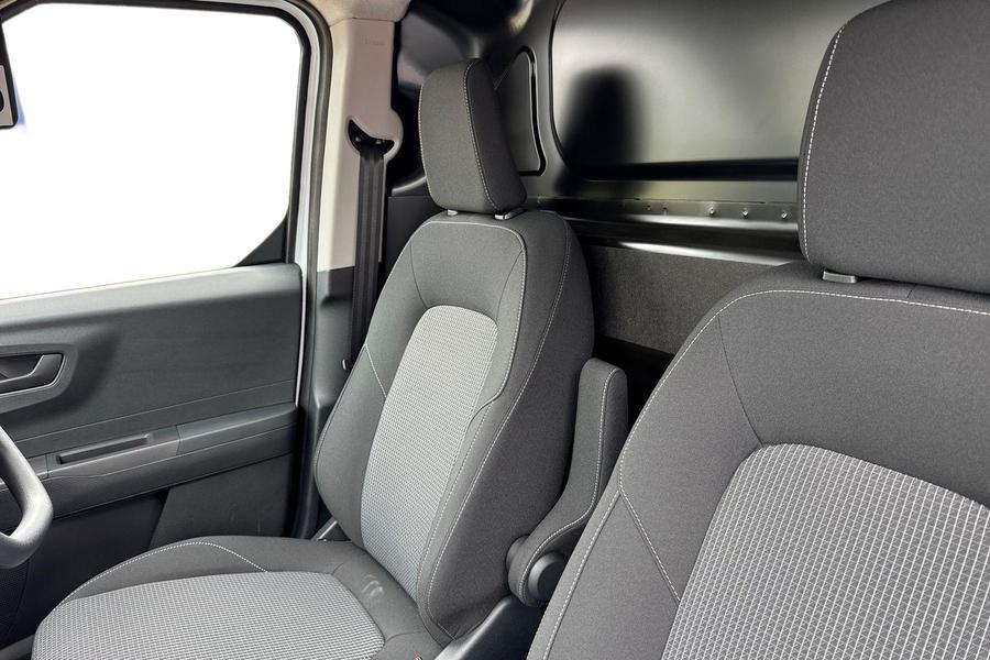 Ford E-TRANSIT COURIER Photo autoimg-667ee596fe0e23ae0c71564cb32e2b9dbade4241.jpg