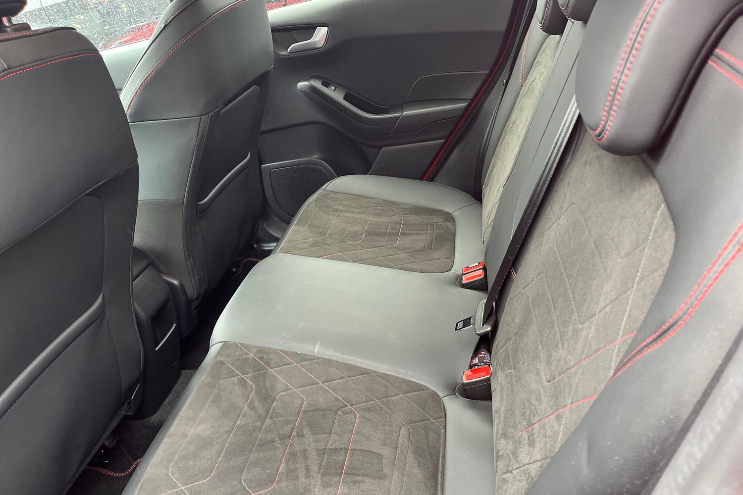 Ford FIESTA Photo 19