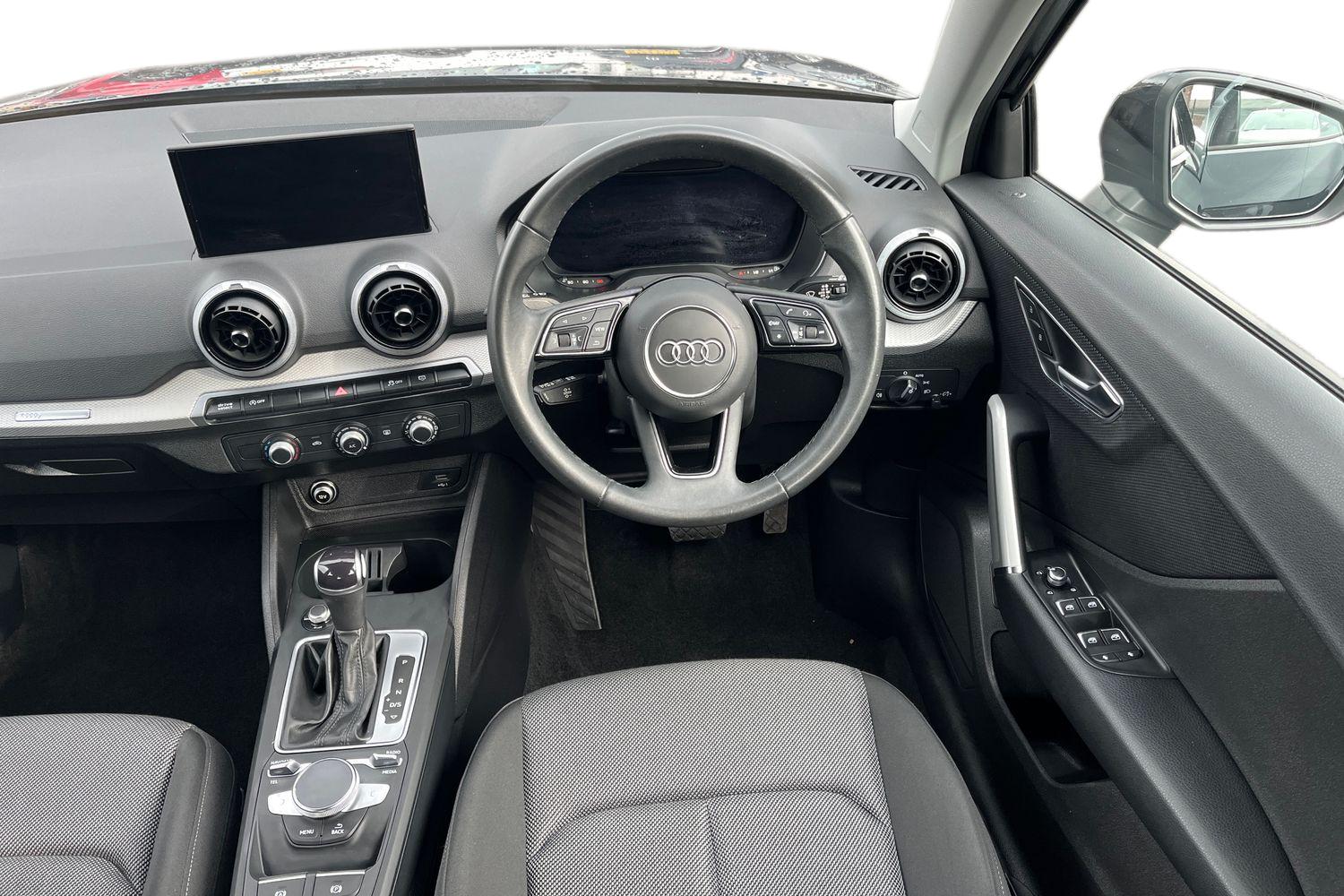 Audi Q2 Photo 10
