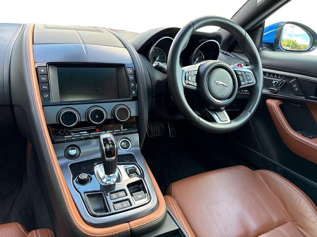 JAGUAR F-Type Photo 11