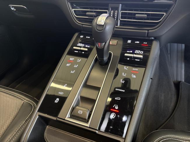 PORSCHE Macan Photo 12