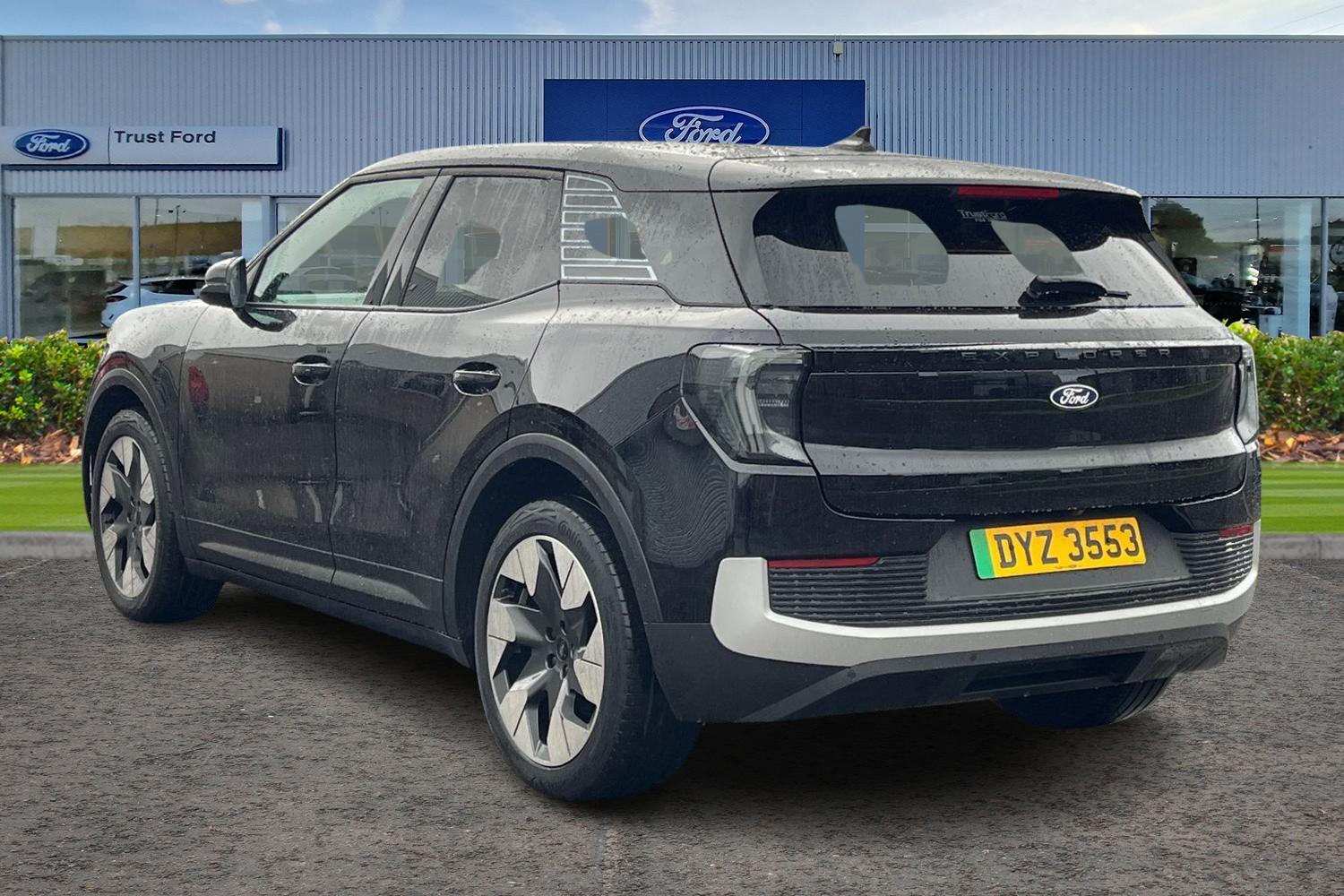 Ford Explorer Photo 1