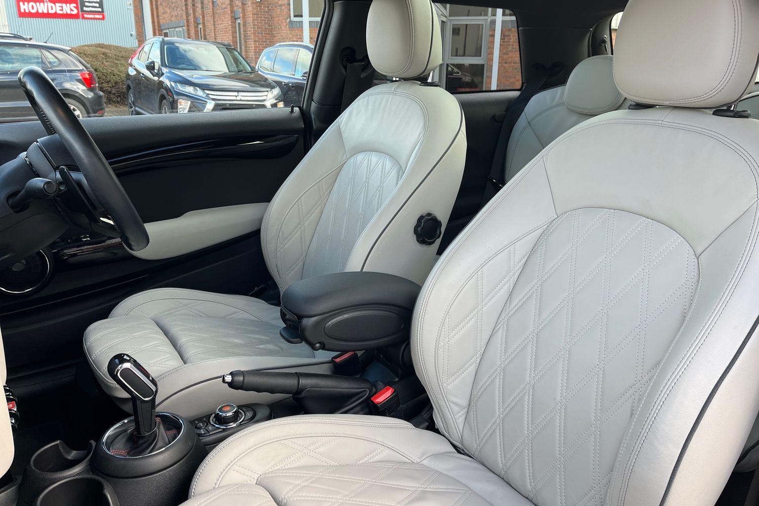 MINI HATCHBACK Photo 18