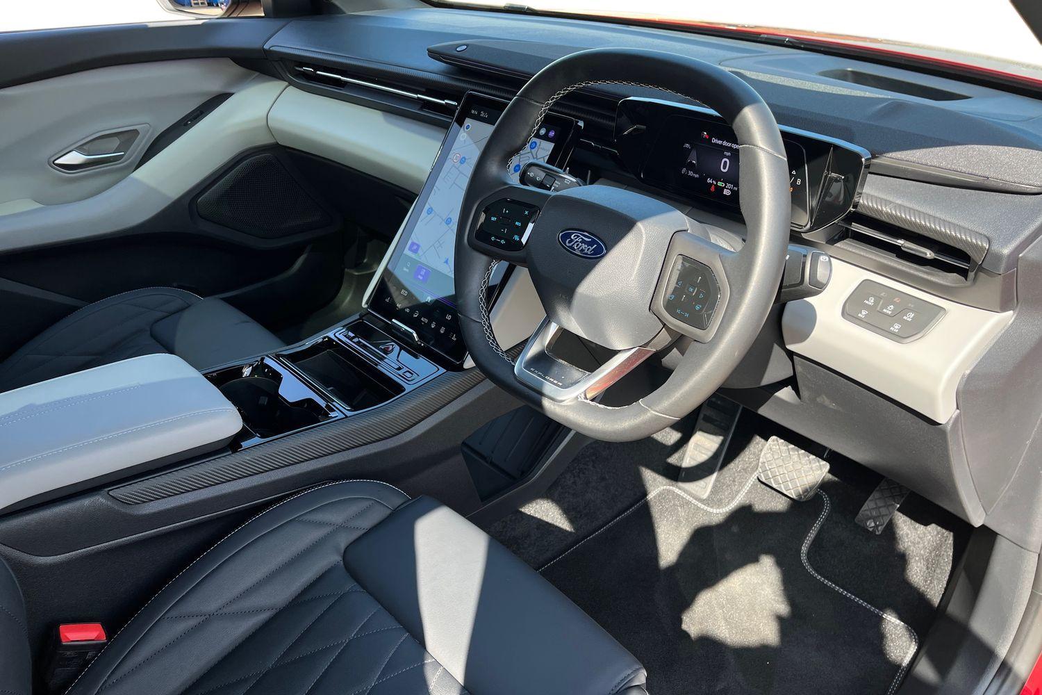 Ford Explorer Photo 8