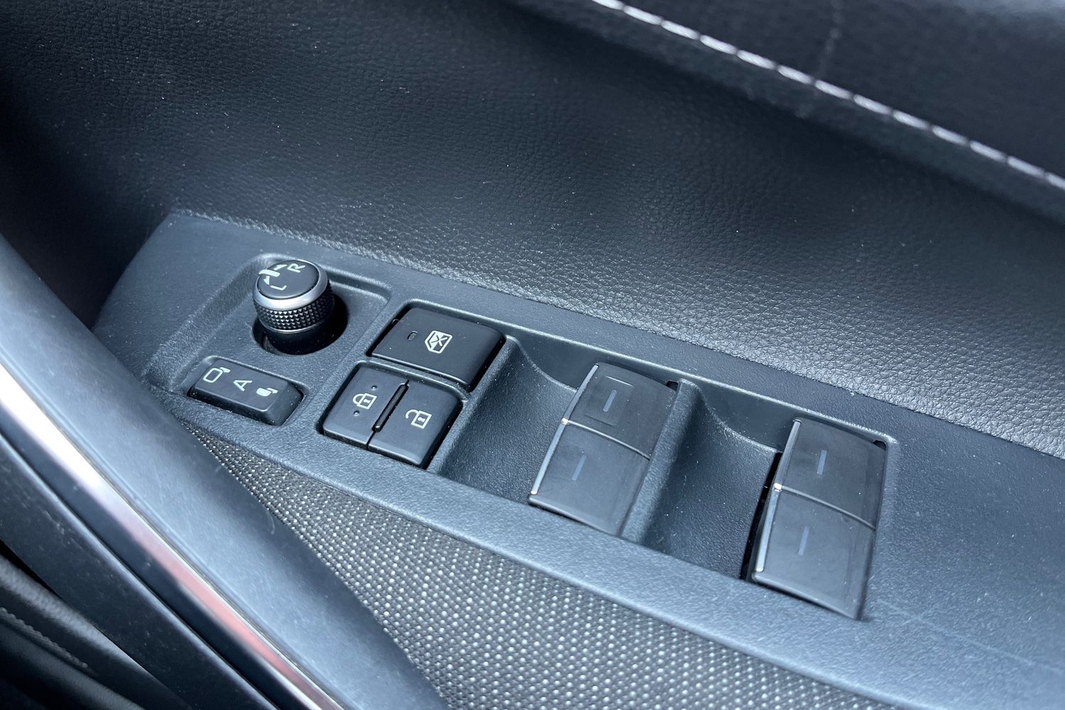 Suzuki Swace Photo 15