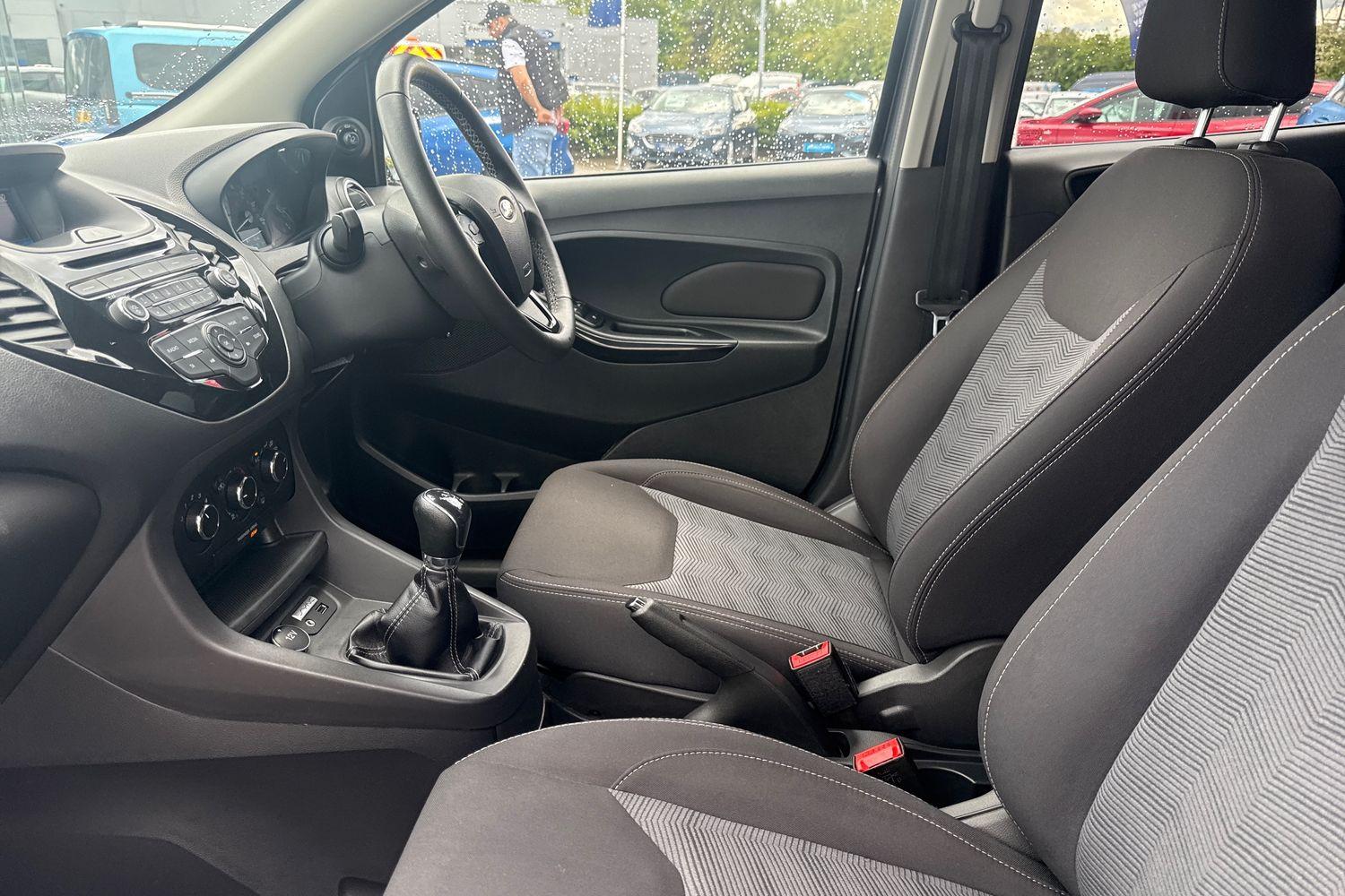 Ford KA+ Photo 18