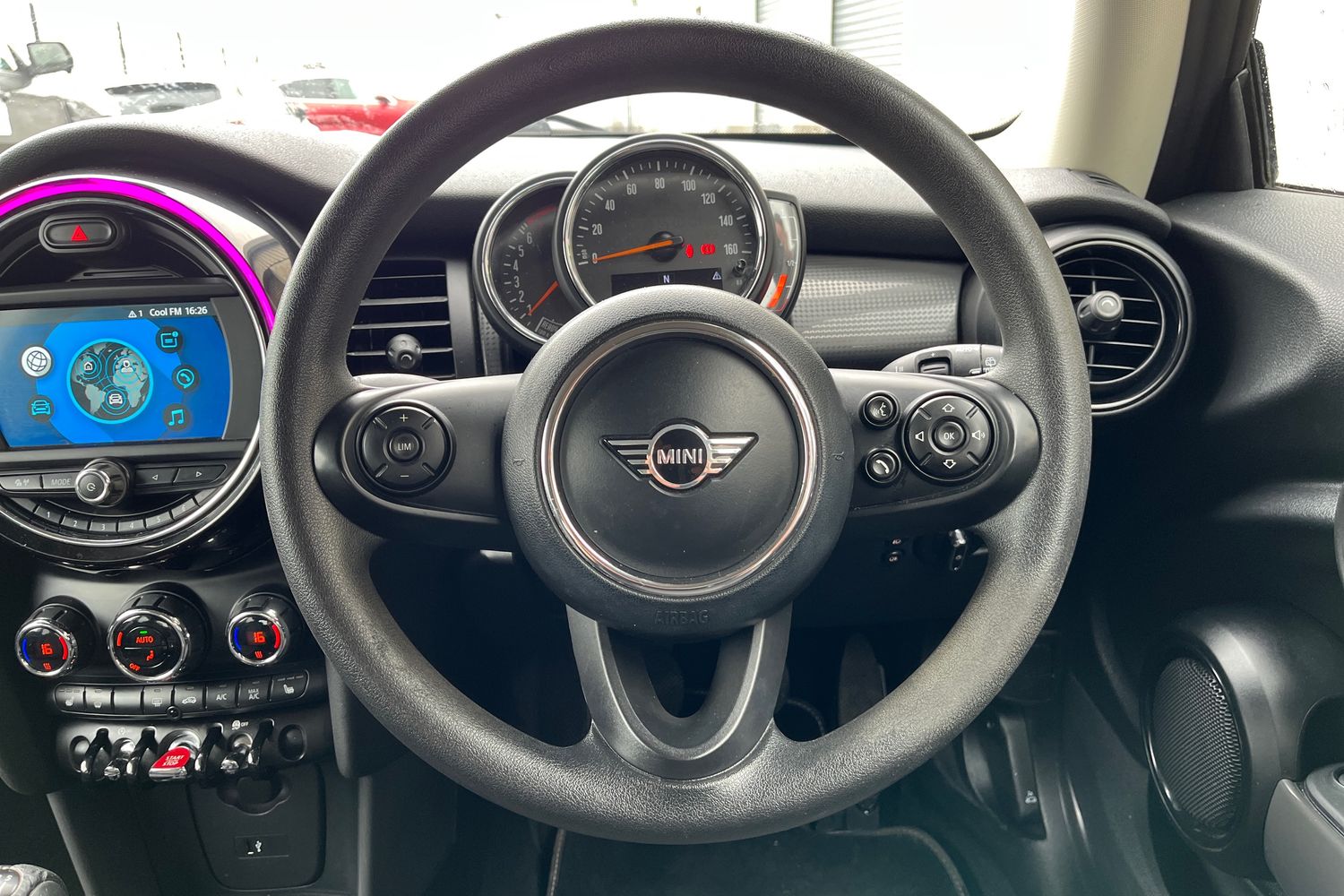 MINI HATCHBACK Photo 11