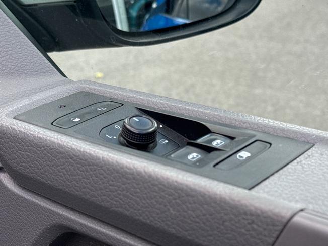 VOLKSWAGEN Transporter Photo 45