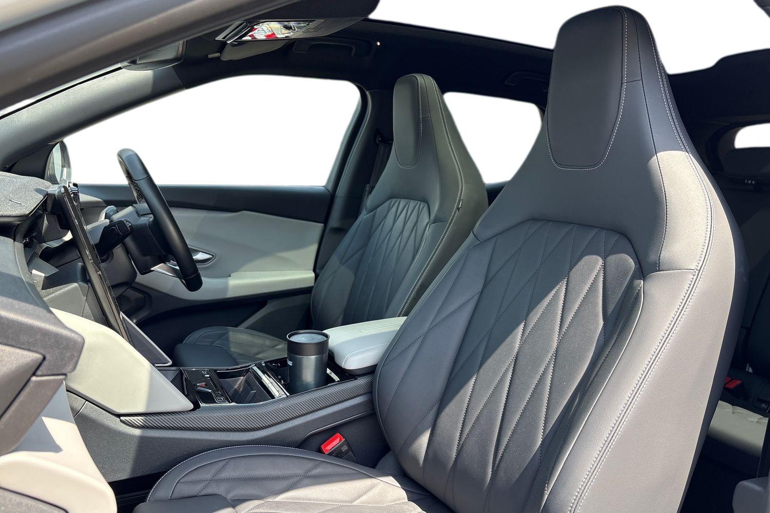 Ford Explorer Photo 9