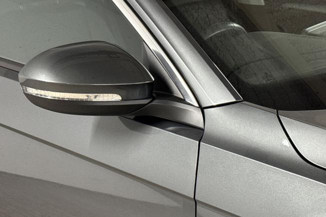 VOLKSWAGEN T-Roc Photo 20