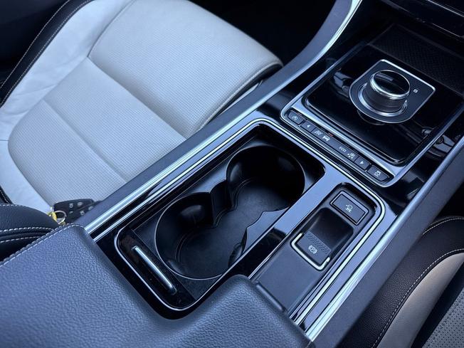 JAGUAR XF Photo 34