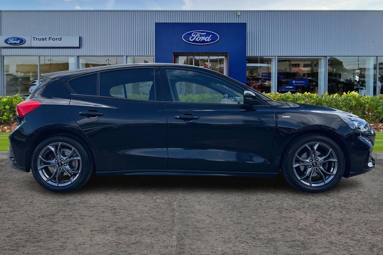 Ford FOCUS Photo 2
