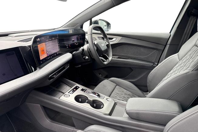 AUDI Q4 e-tron Photo 2