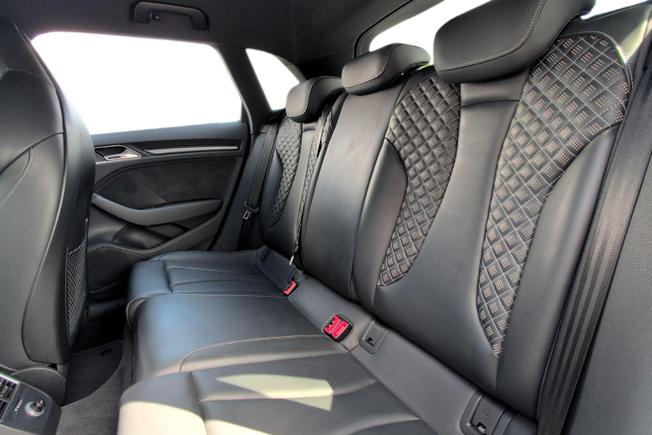 AUDI RS3 Photo 9