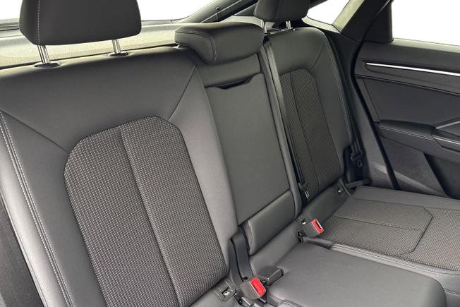 AUDI Q3 Photo 9