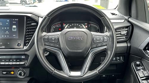 Isuzu D-MAX Photo autoimg-66be9a13d5c749802bab12a53d239a005076293e.jpg