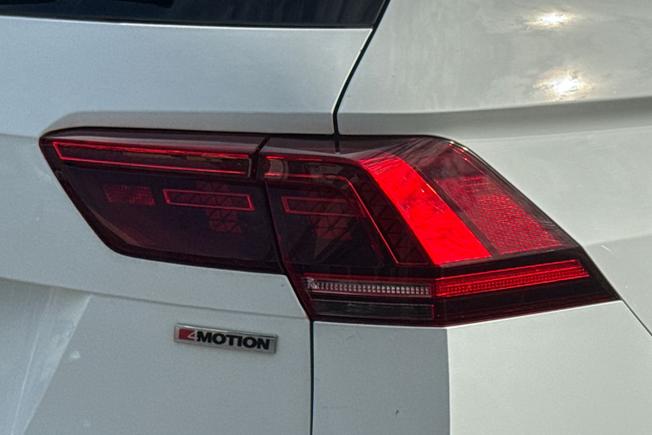 VOLKSWAGEN Tiguan Photo 18