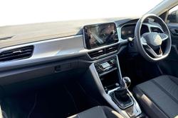 VOLKSWAGEN T-Roc Photo 2