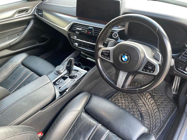 BMW 5 Series Photo 6