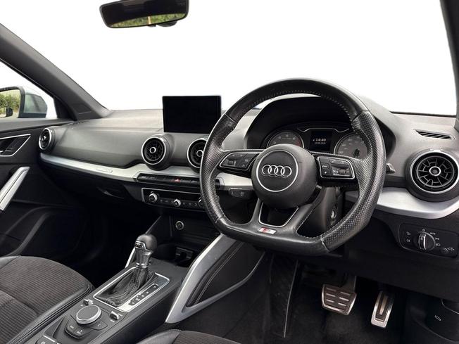 AUDI Sq2 Photo 6