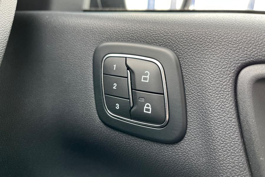 Ford Kuga Photo autoimg-66ce94306950dd1f5e394b6f90bd611633a6a6a4.jpg
