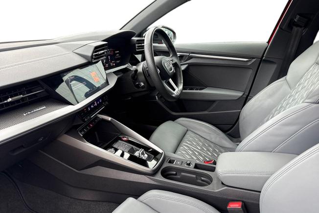 AUDI S3 Photo 2