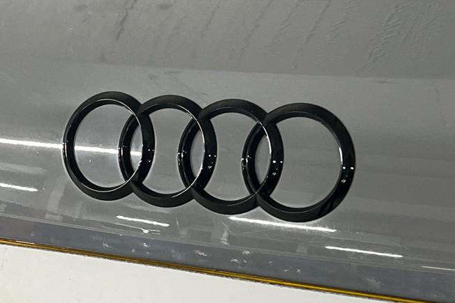 AUDI RS Q3 Photo 33
