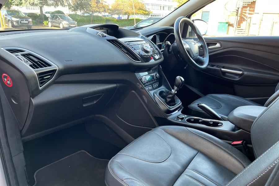 Ford Kuga Photo autoimg-66e115148eaf3088ee80db3916ab57d5f228d6b2.jpg