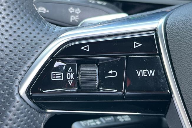 AUDI E-Tron Photo 16