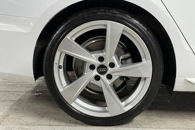 AUDI A4 Avant Photo 5