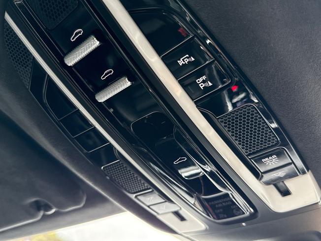 PORSCHE Panamera Photo 43