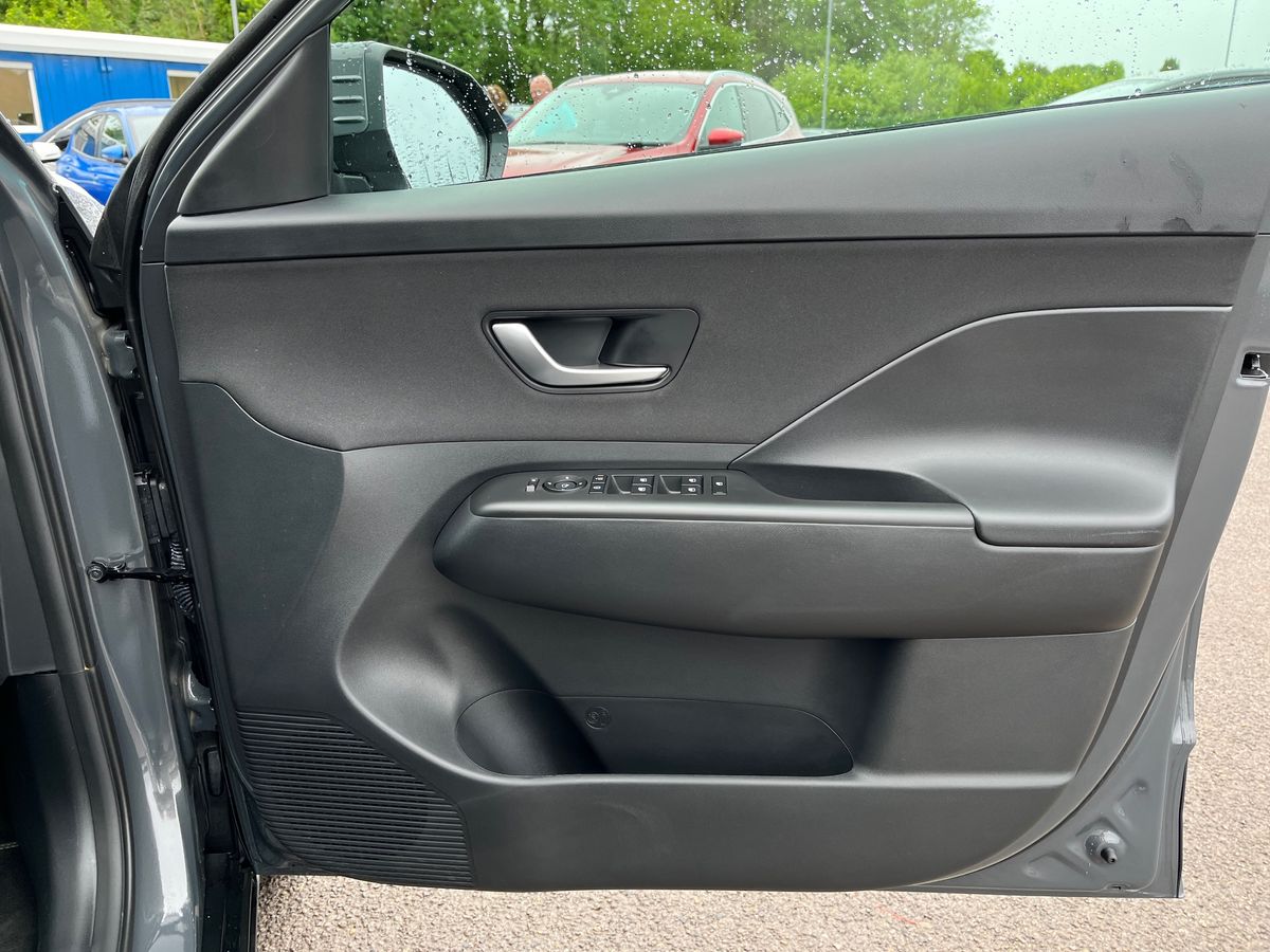 Hyundai KONA Photo 25
