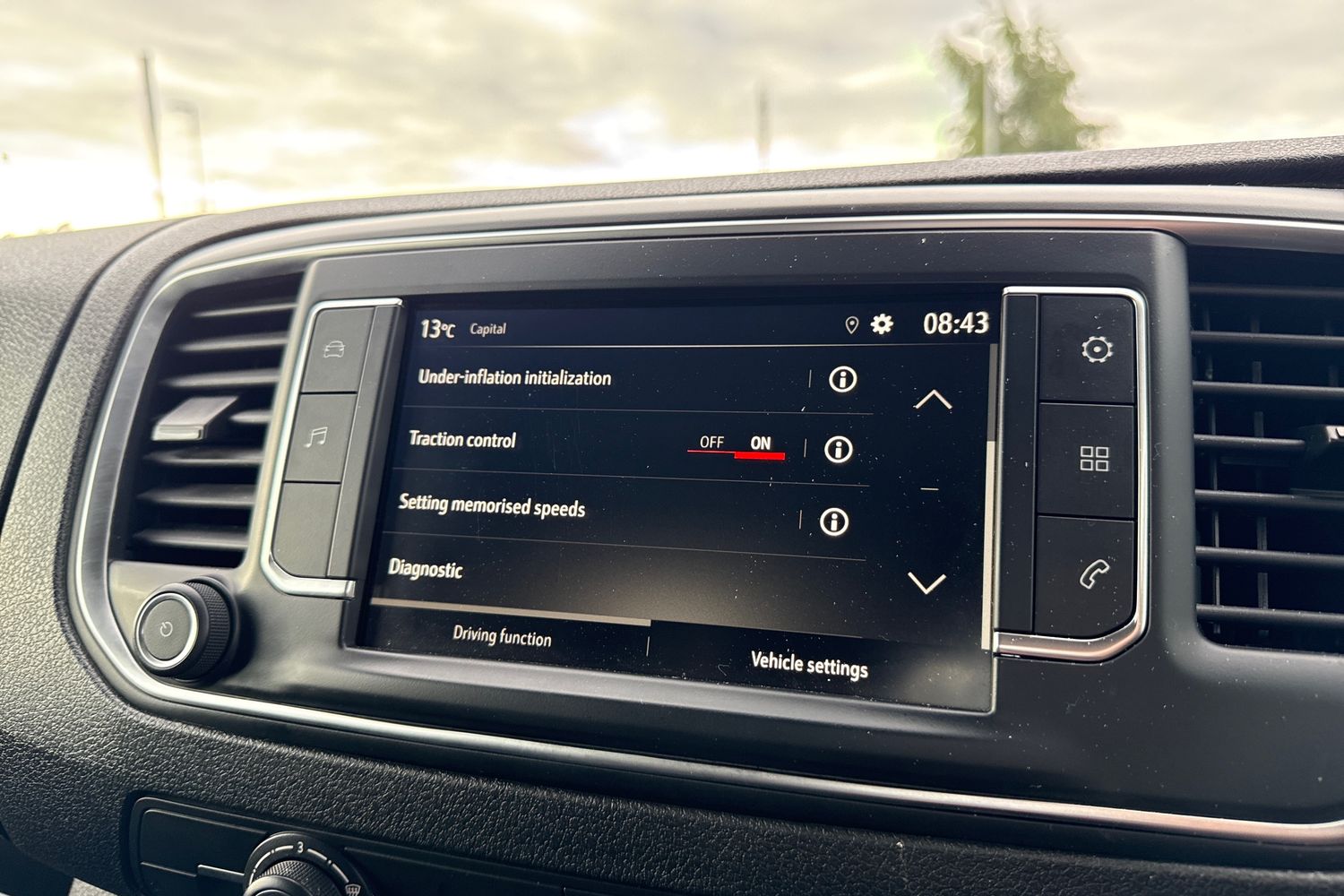 Vauxhall VIVARO Photo 34