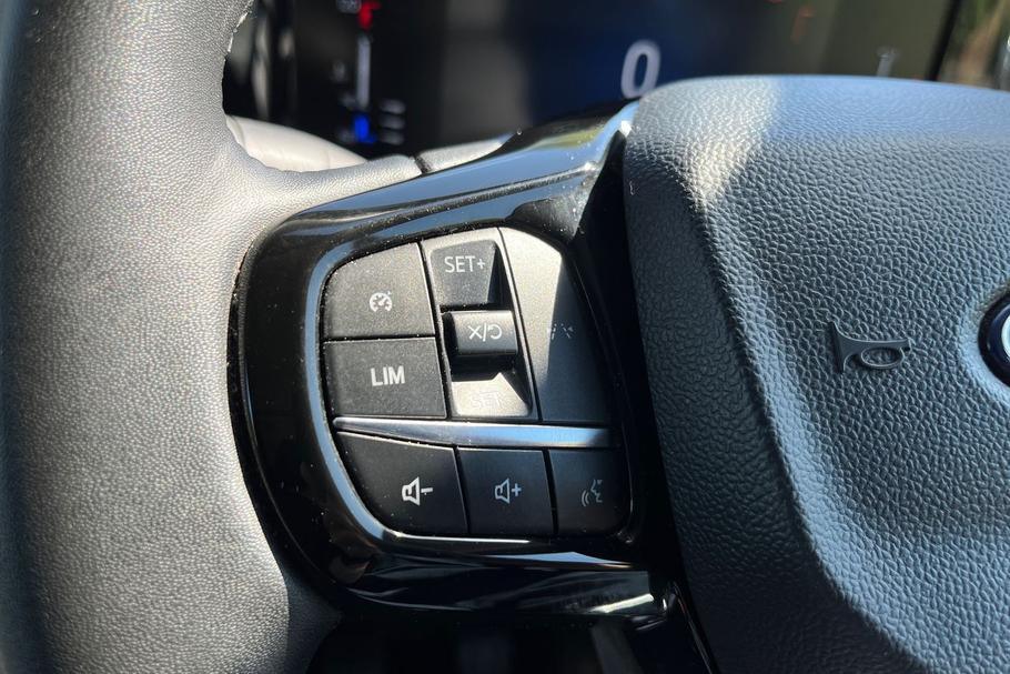 Used FORD TRANSIT CUSTOM YG24ZZD 23