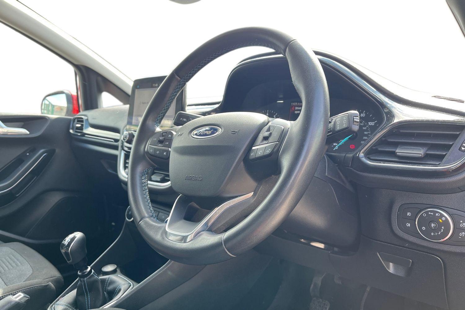 Ford FIESTA Photo 8