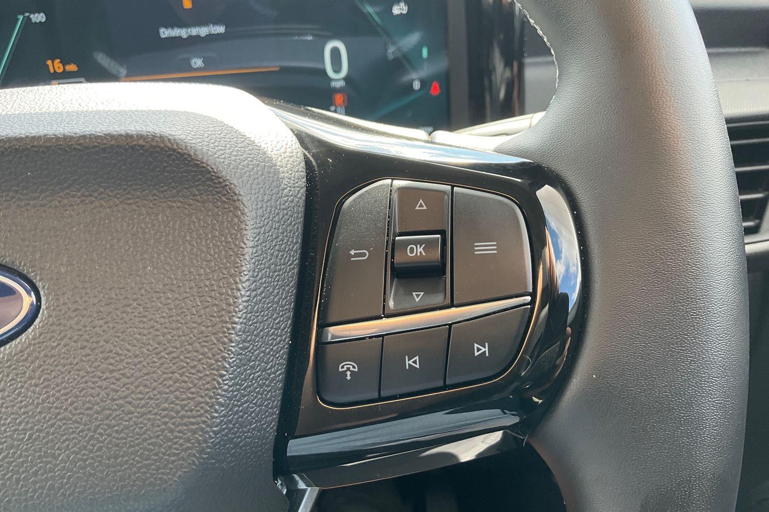 Ford E-TRANSIT COURIER Photo 37