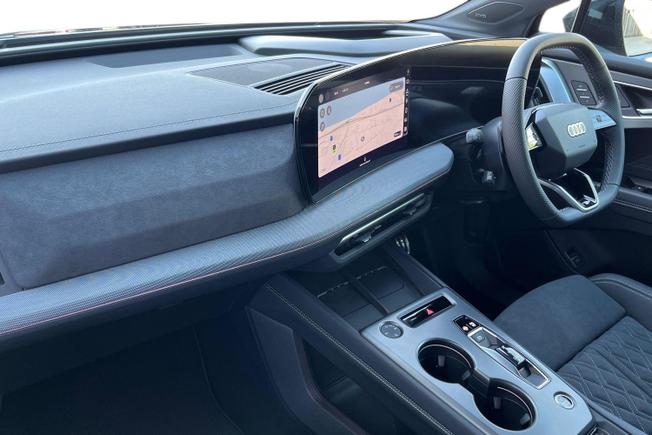 AUDI Q4 e-tron Photo 2