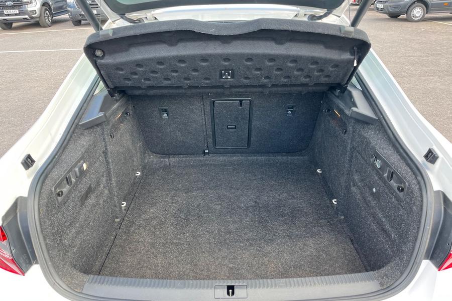 Skoda SUPERB Photo autoimg-6720acd263b96bb0b96eddf330be2fbeffdf26ce.jpg