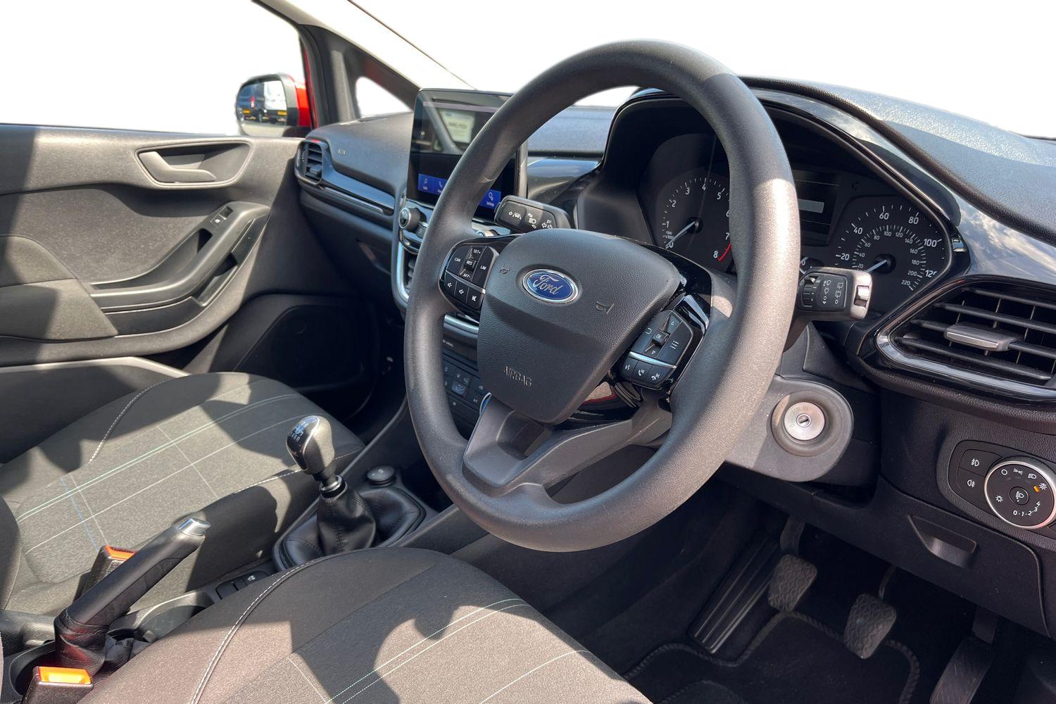 Ford FIESTA Photo 8