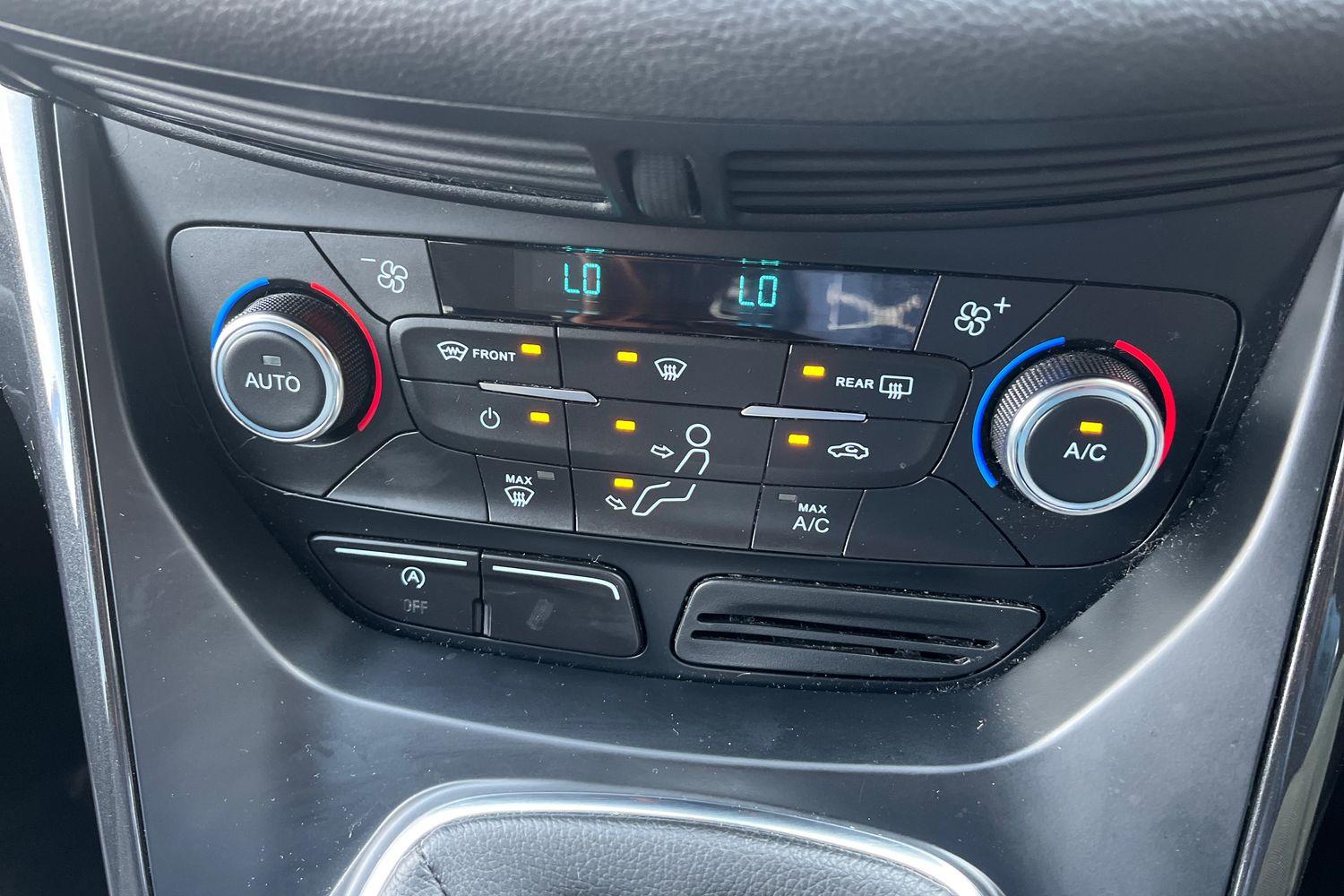 Ford KUGA Photo 28
