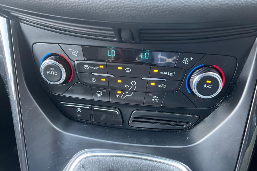 Ford KUGA Photo autoimg-6722afaf979351c4f23e113996580f0862722b42.jpg