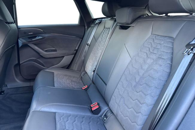AUDI A6 e-tron Avant Photo 9