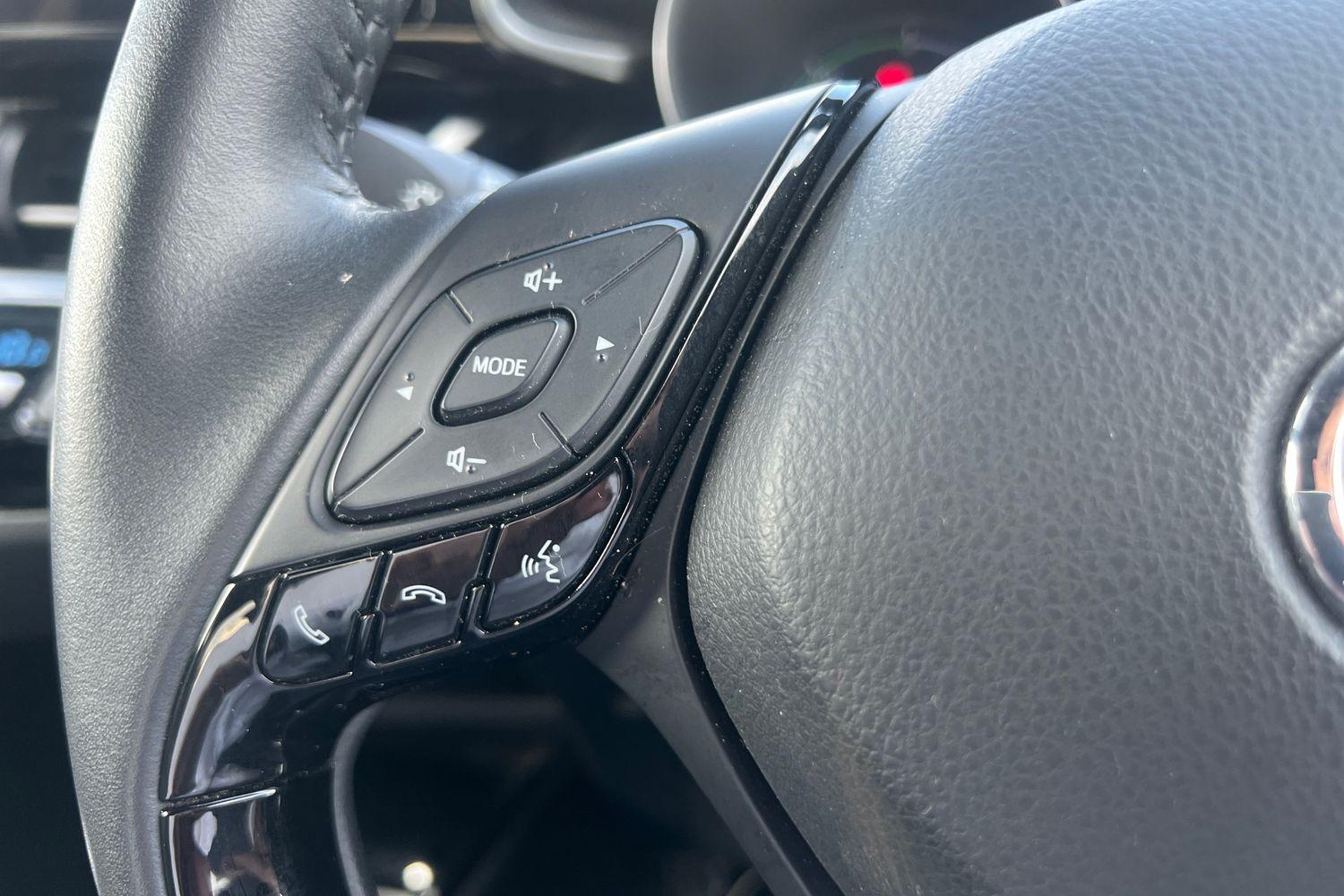 Toyota C-HR Photo 24