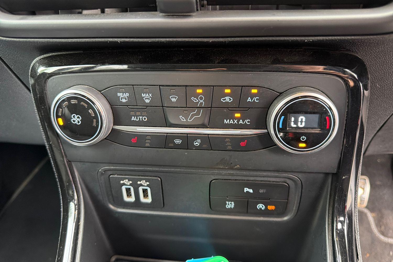 Ford ECOSPORT Photo 23